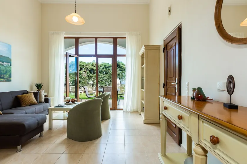 Karoti 3- 3 bedrooms in a complex with shared pool - Image 1