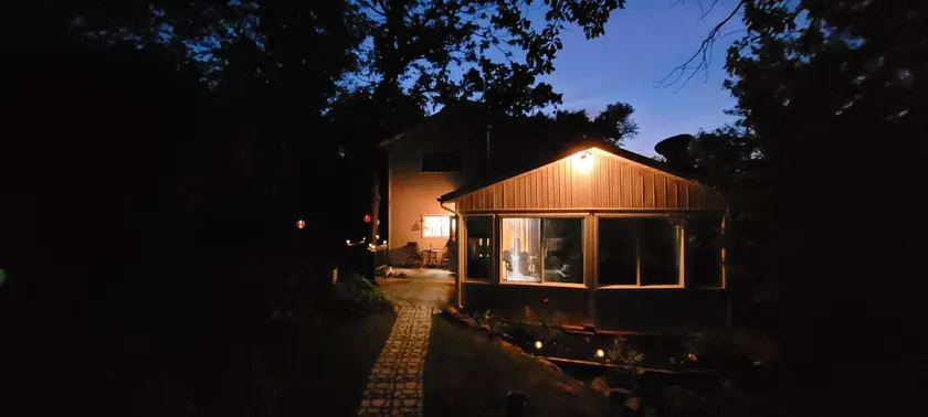Spacious Hillstone Lake House - Image 1