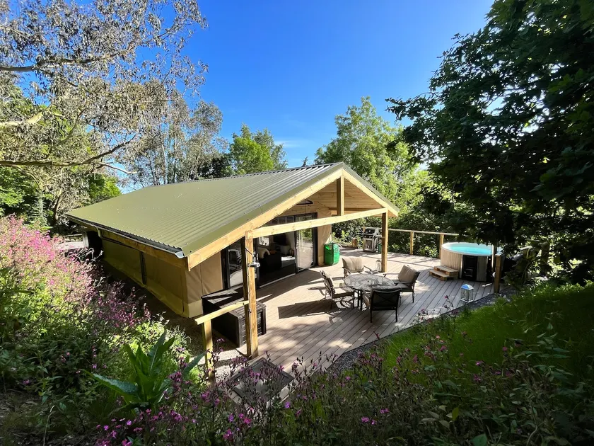 Lower Coombe Royal- Orchard Lodge with Hot Tub - Image 1