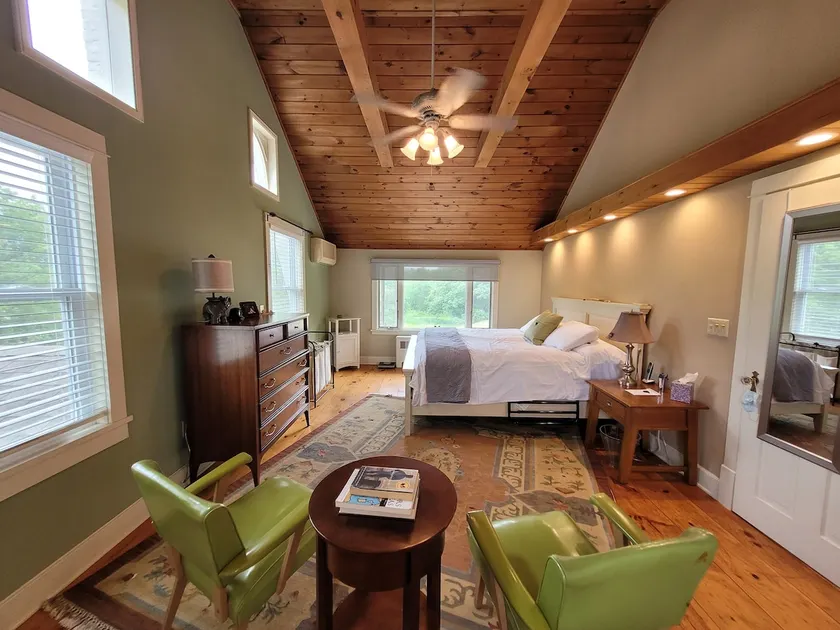 Country House, Mountain Views, Dine, Bike, & Hike - Image 1