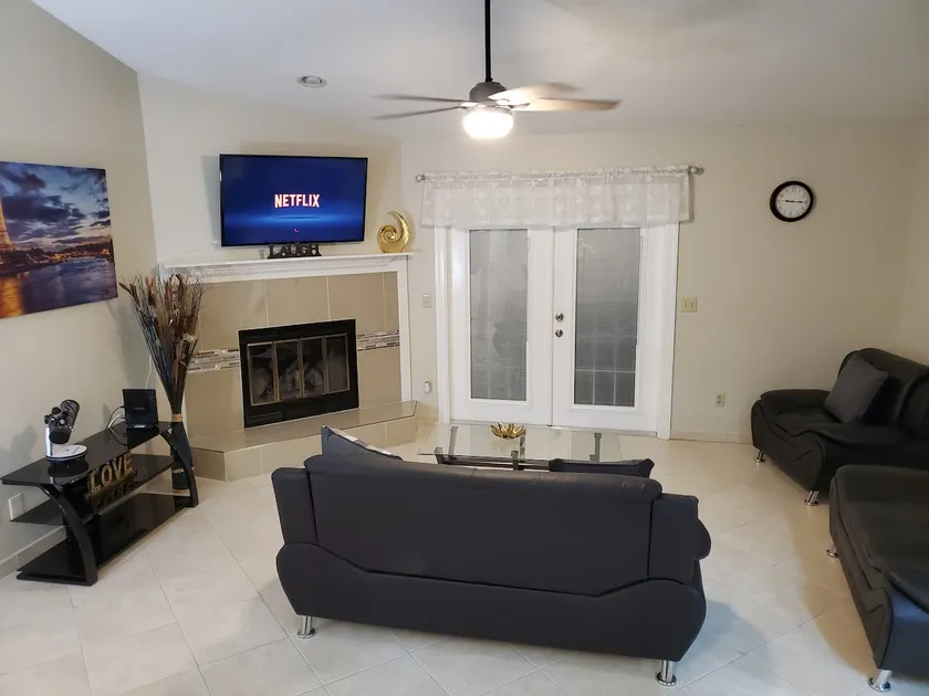 Mandarin. Modern and Cozy! - Image 1