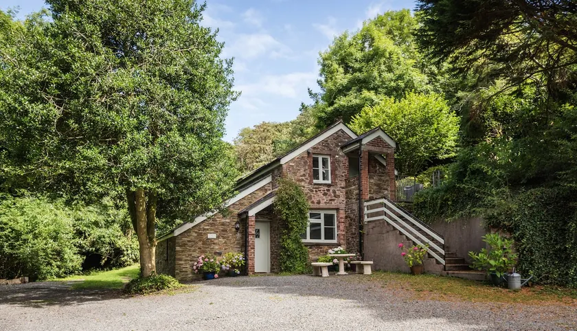 The Coach House at Lower Coombe Royal- Family/Dogs - Image 1