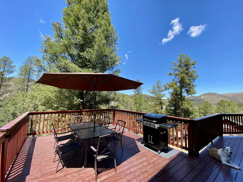 Lassie's Lodge - Three Bedroom Cabin - Image 1