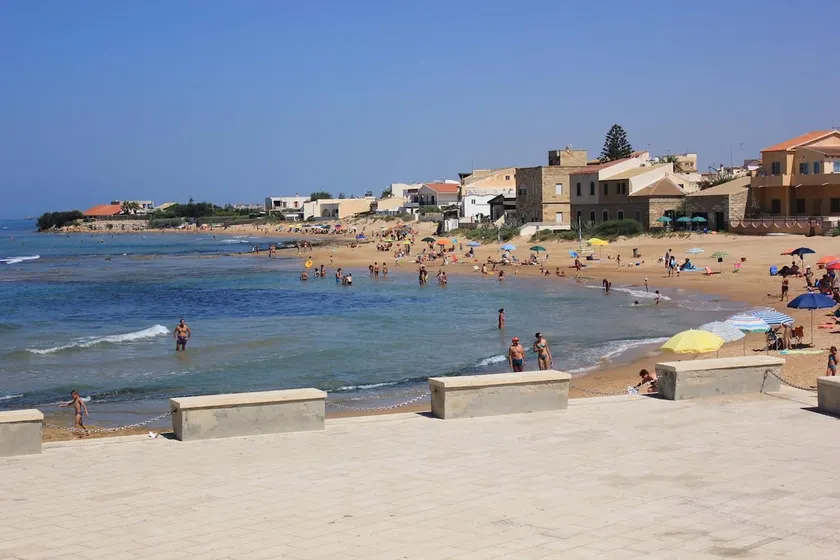 Agamennone, apartamento nuevo y espacioso, a 20 m de la playa. - Image 1