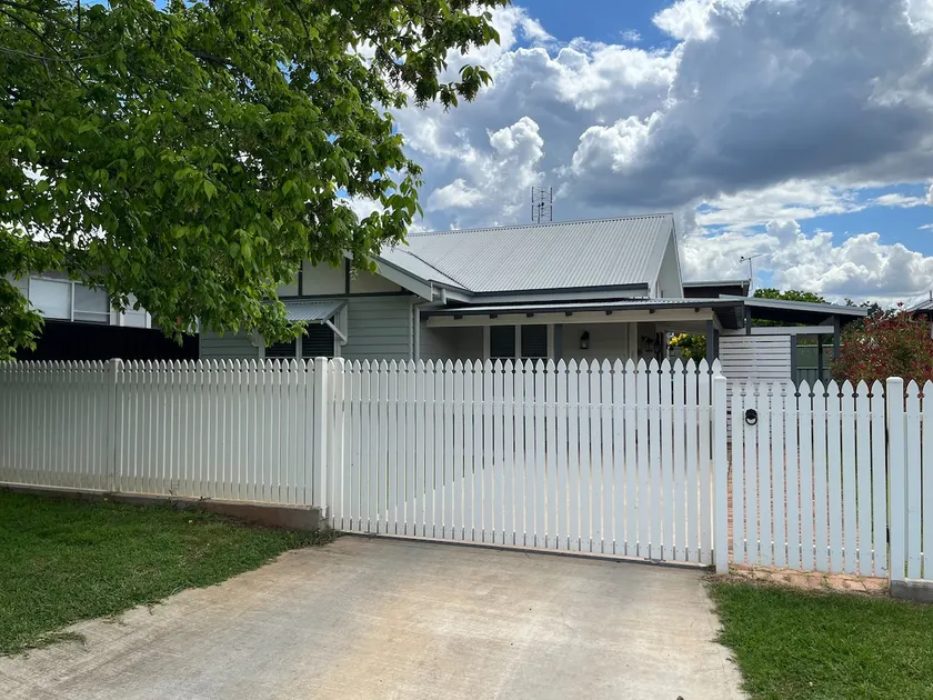 Hopetoun Cottage - Image 1