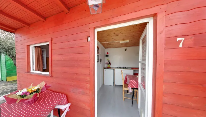 One-bedroom simple villa - with shared bathroom - Image 1
