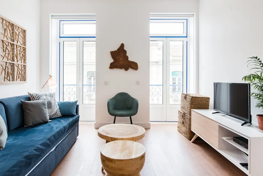 Stylish Lisbon Apartment in Trendy Cais do Sodré - Image 1