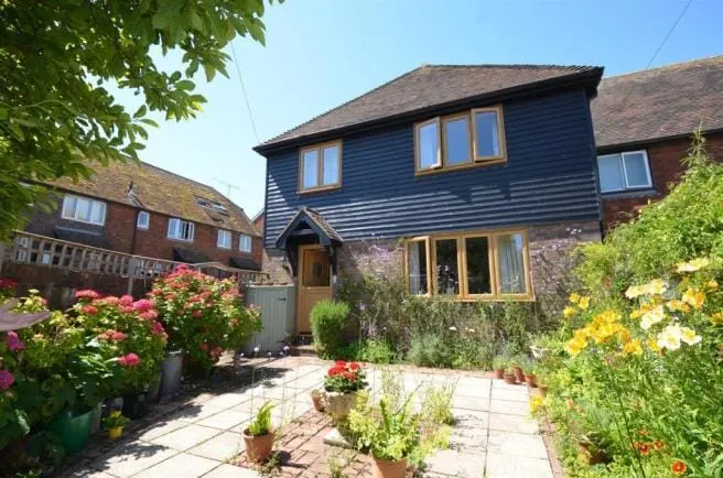 Two bedroom cottage in the heart of Rye with private parking. - Image 1