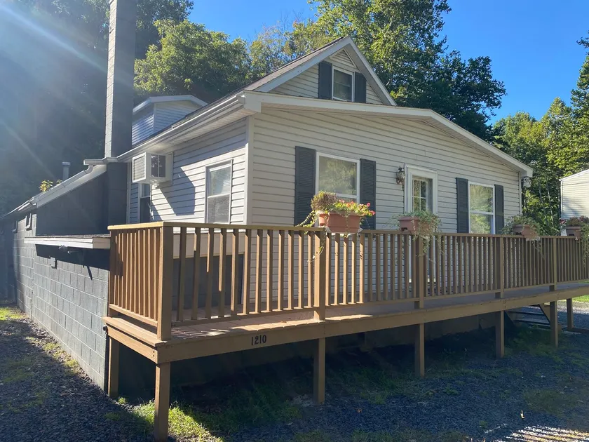 Creekside Cottage Next to Knoebels Amusement Resort. Large Yard, Fire Pit, Patio - Image 1