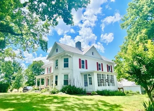 Incredible Private Floor Near VT•RU•81 Sleeps 6 - Image 1