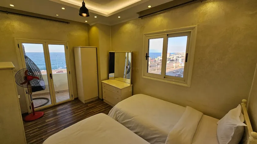 Simple sea view (families only) - Image 1