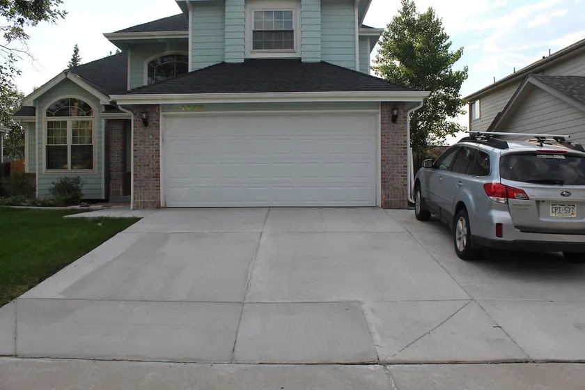 Beautiful New Basement, Queen Beds w/Free Parking - Image 1