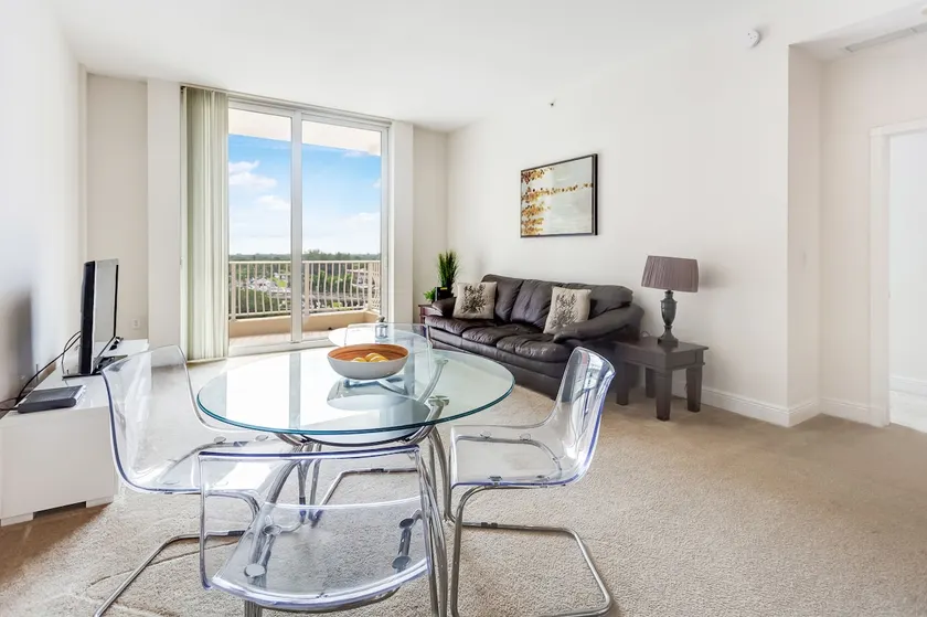 South Miami 2BR/2BA - Steps from Dadeland Mall - Image 1