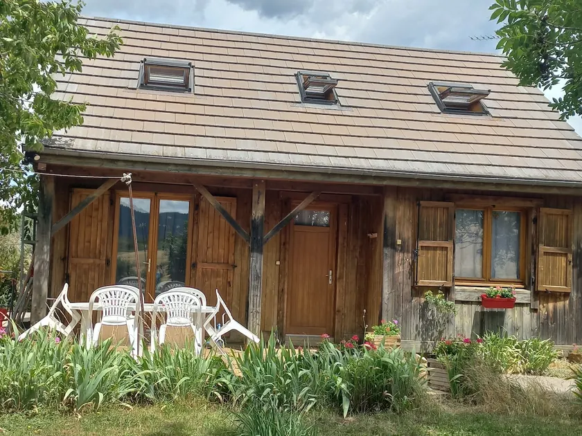 Isa's Little Cottage - Image 1