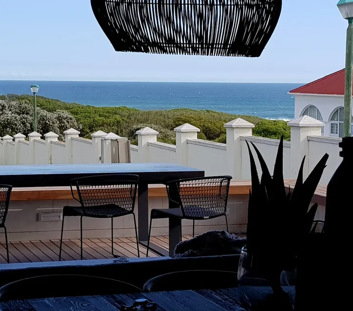 ”TROON BEACH COTTAGE” - 150 m Walk to the beaches! - Image 1