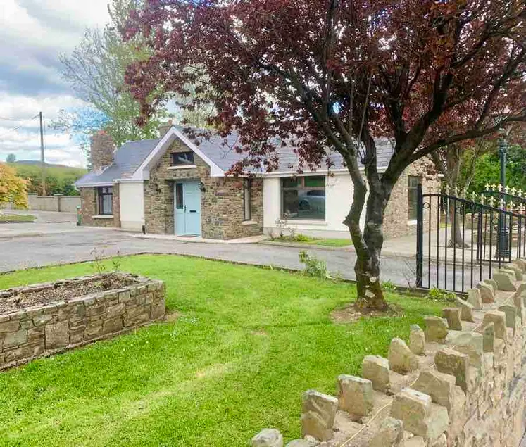 Killarney Moone Lodge, 3 bedroom, ample parking. - Image 1