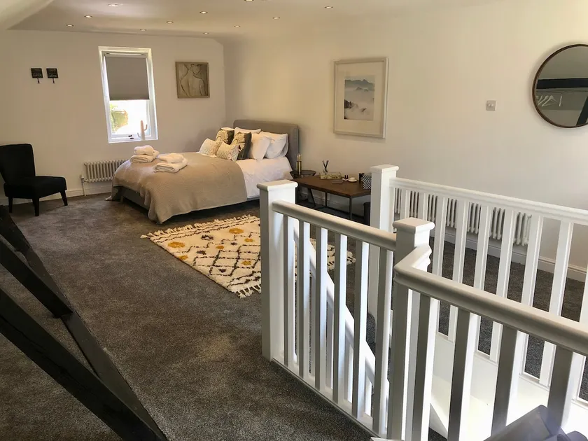 Central Petersfield/South Downs Boutique Lodge - Image 1