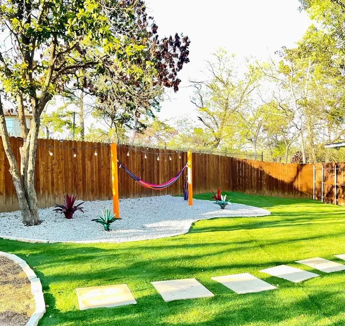 Dallas Peacock House! NEW yard - turf and fire pit - Image 1