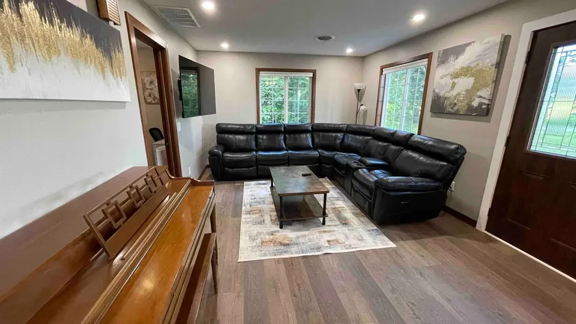 Tremendous Thompson Tenement 3BD House Hoagland - Image 1