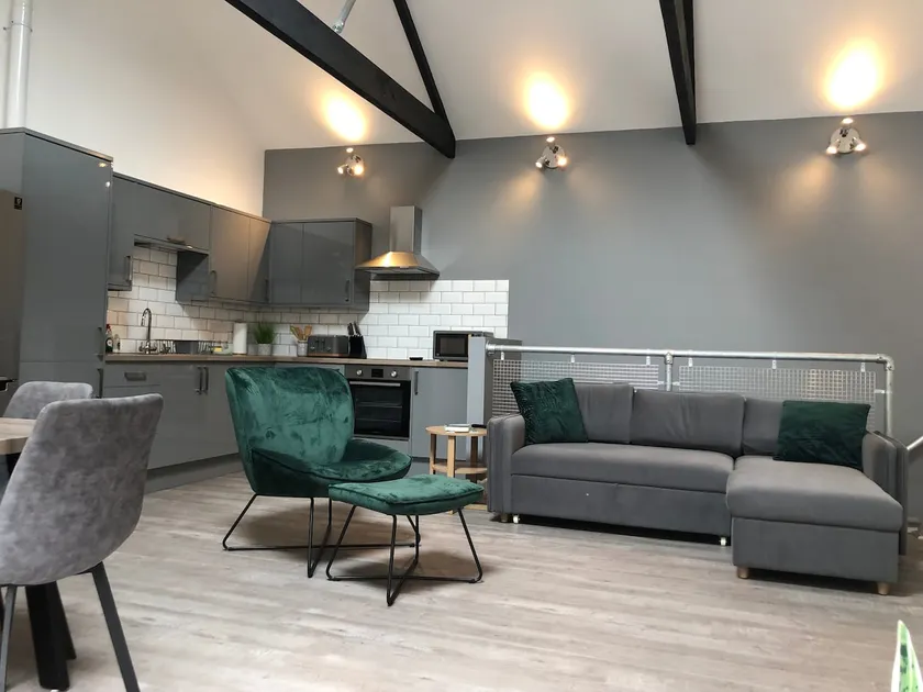 Stunning Reverse Level Townhouse in Penzance - Image 1