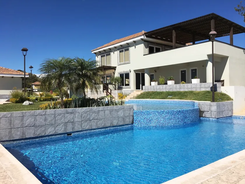 3 POOLS-Gated-24Hr Security-Guatemala-Carretera a El Salvador CA1 & new Carr VAS - Image 1
