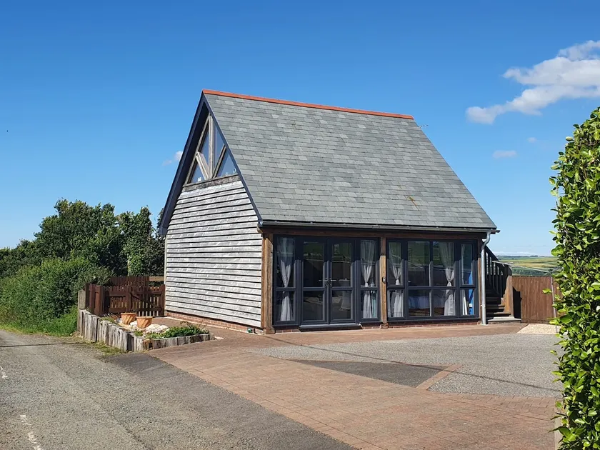 Ratty's Retreat - Eco, Modern & Bright (Widemouth) - Image 1