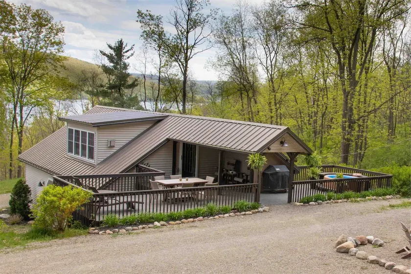 Hawks Landing - Your Romantic Getaway! New Pricing - Image 1