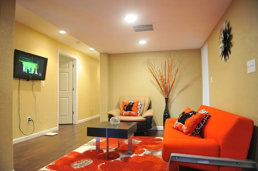 Spacious and Cozy Walk out basement Apt. - Image 1
