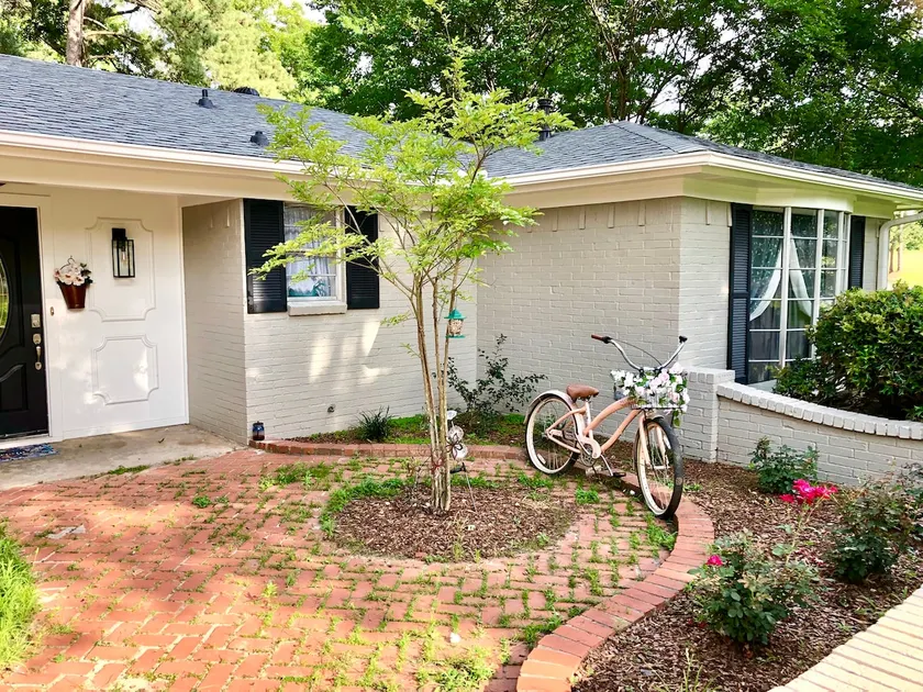 Luxury 4BR with Fenced Yard near UT Tyler, Pets, Wifi  - Image 1