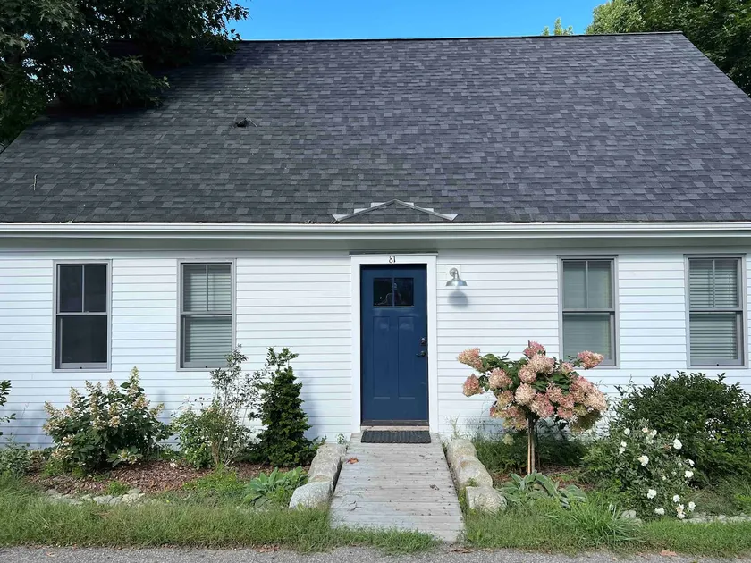 Beautiful Belfast Cape | Downtown neighborhood - Image 1