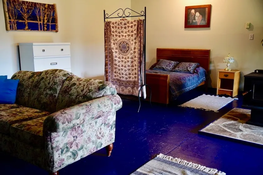 Cozy Open Concept Cottage - Image 1