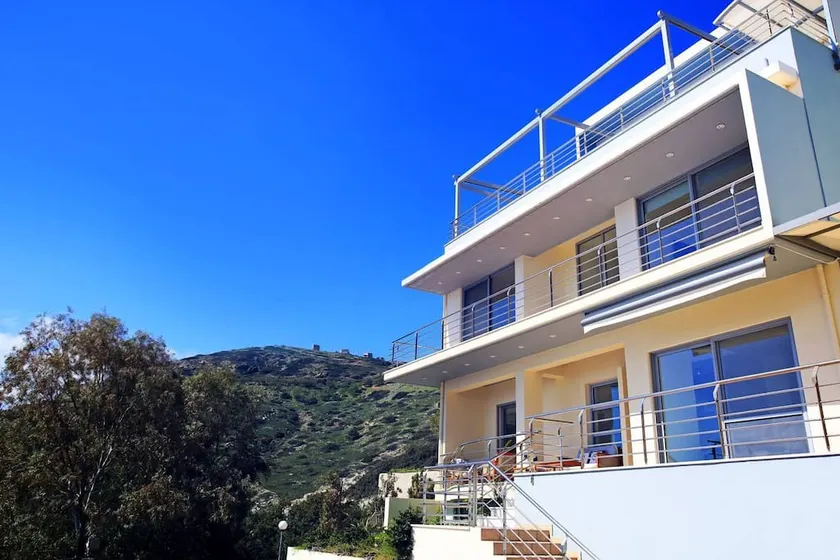 Seafront, 5star Home - 4min Walk To Private Beach - Image 1