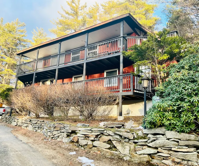 Ultimate Ski Getaway: 4+ Bdrm, 2 Mins to Gunstock! - Image 1