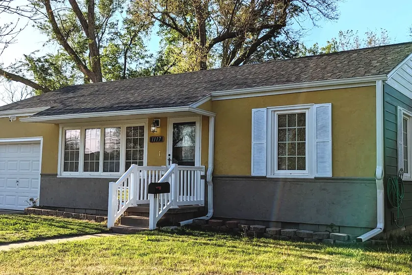Cozy, clean home for 6. Near parks! #stack - Image 1