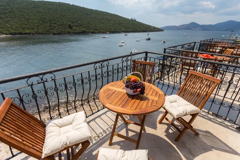 Waterfront 1BR Apart. w Terrace & Fantastic View - Image 1