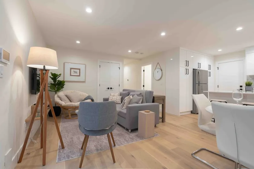 Stylish 2BR/1BA close to City Centre bsmt suite - Image 1
