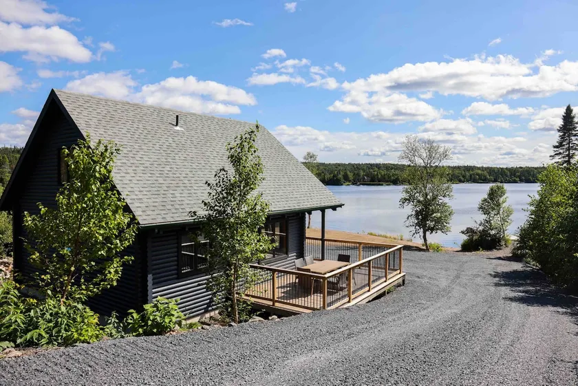 Log Cabin on Thorburn Lake-9 mins from Clarenville - Image 1