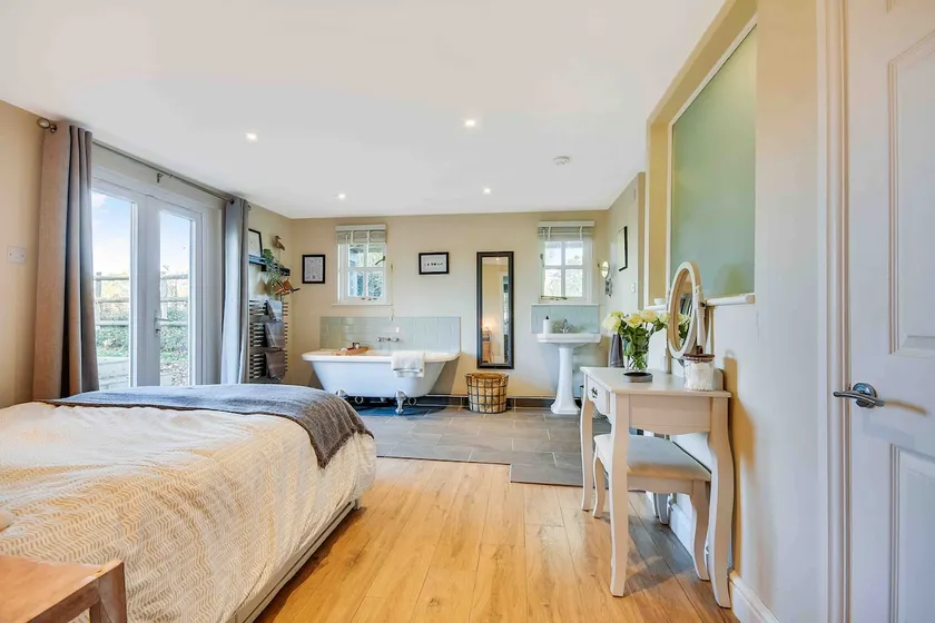 Boutique countryside cabin - Image 1