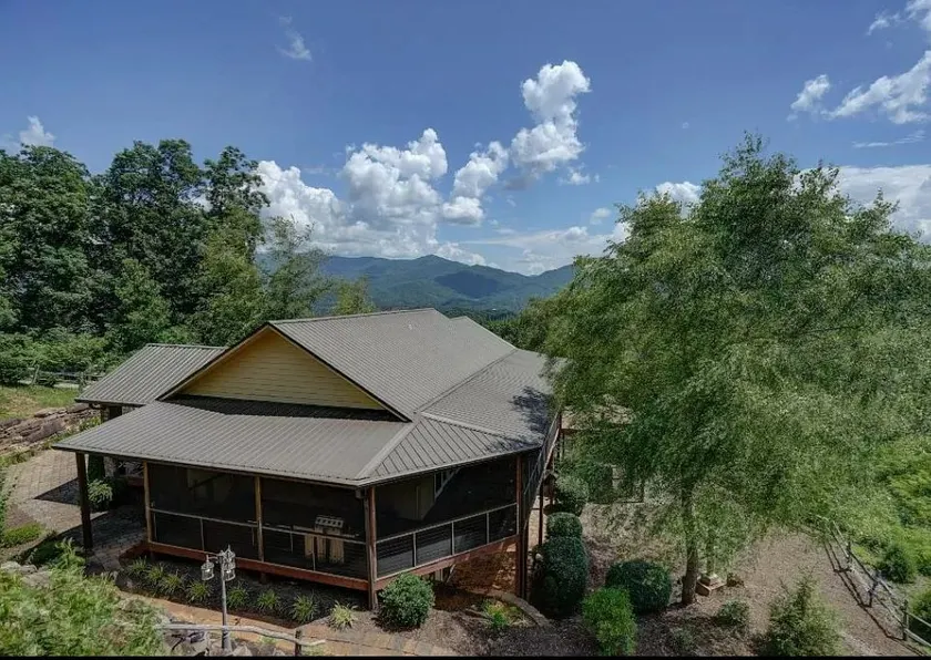 Mountain Escape w/ room to play - Image 1