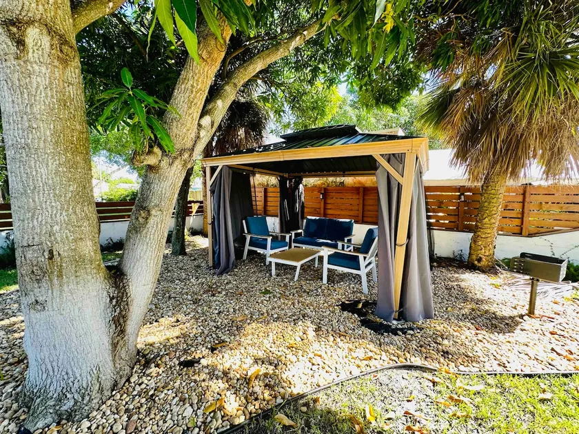 Northwood 2 bedroom villa - Image 1