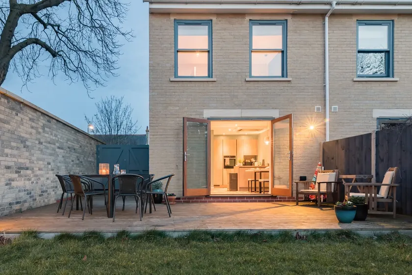 Meadow Cottage Cambridge - Image 1