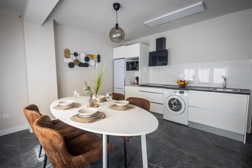 SUITE 48- Brand new apartment downtown - Image 1