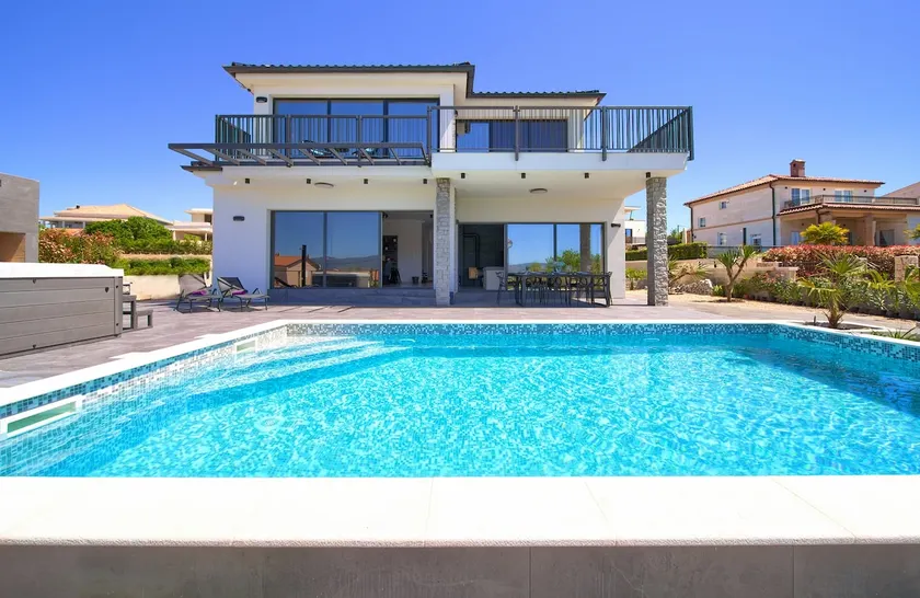 Lussuosa villa Lucija con piscina riscaldata - Image 1