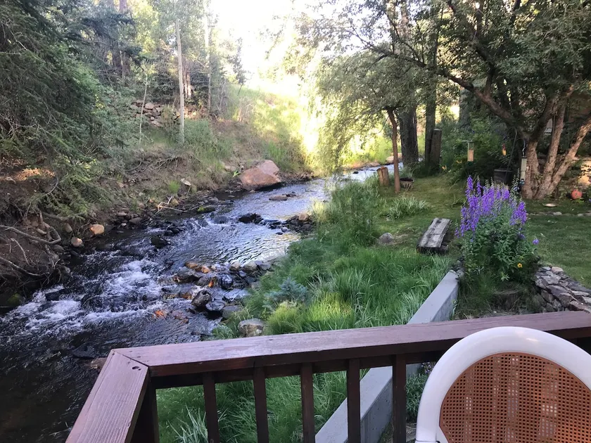 Streamside dream with hot tub - Image 1