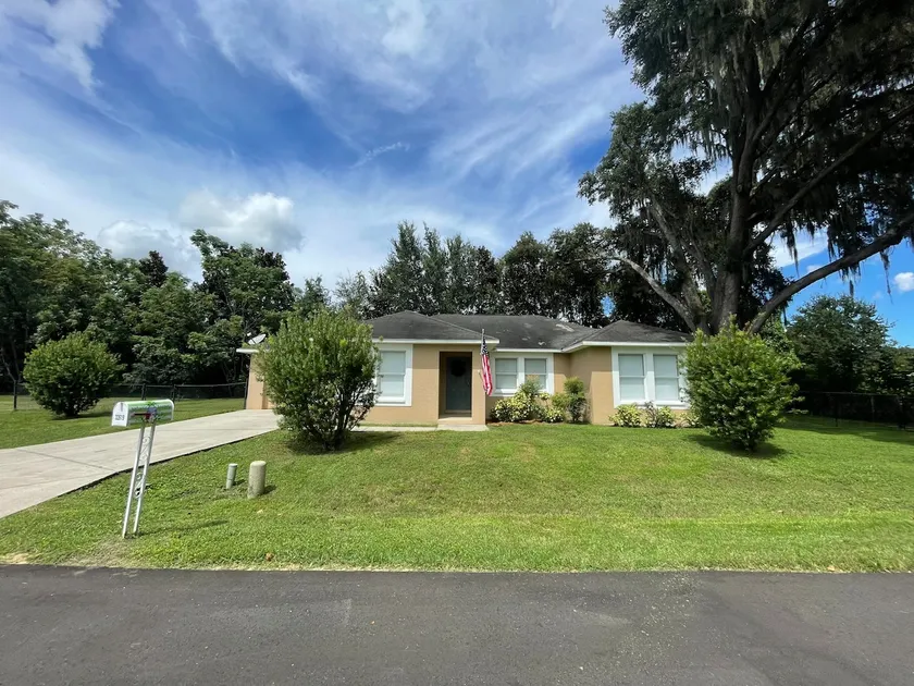 Cheerful 3 Bed/ 2 Bath in San Antonio! - Image 1