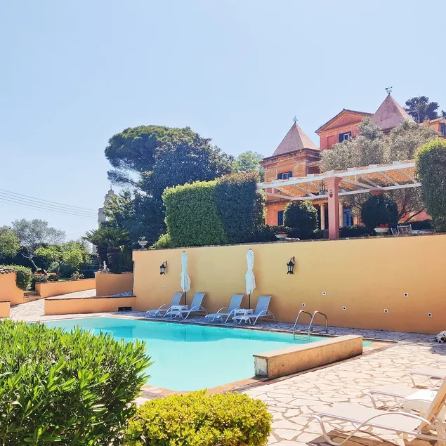 366 sqm Mansion,5 bdrms,5 bthrms, swimming pool - Image 1