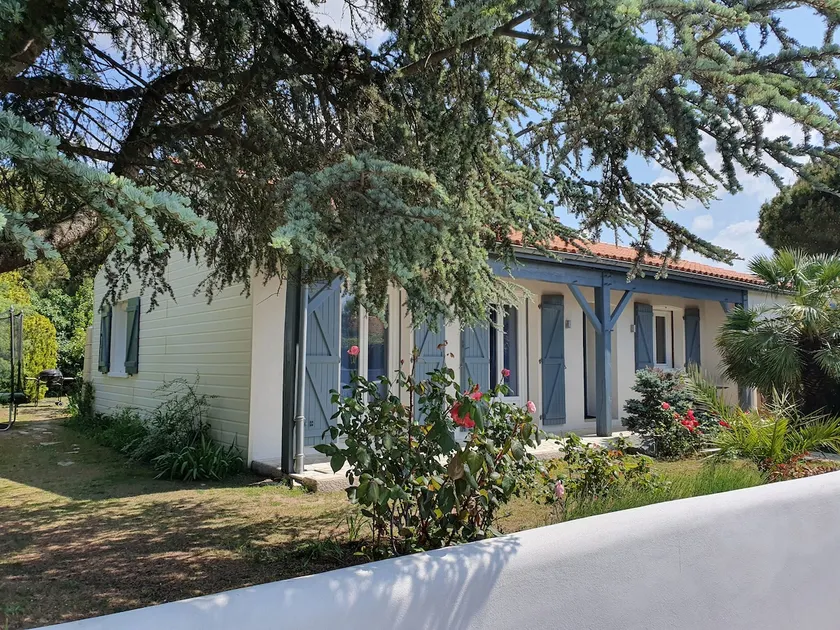 Villa 6 people 800 m from the beaches, quiet, large garden. - Image 1