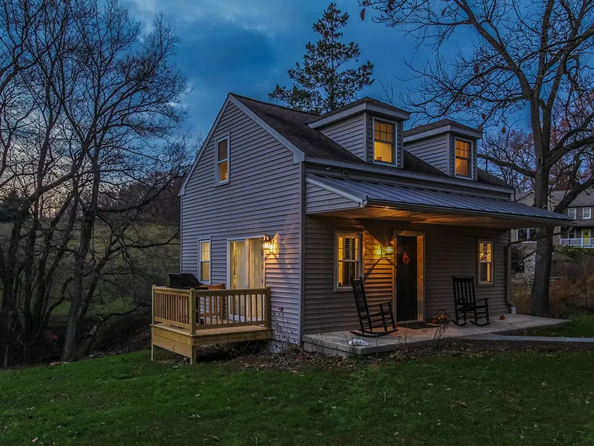 Cozy cottage that welcomes 2 guests and your dog - Image 1