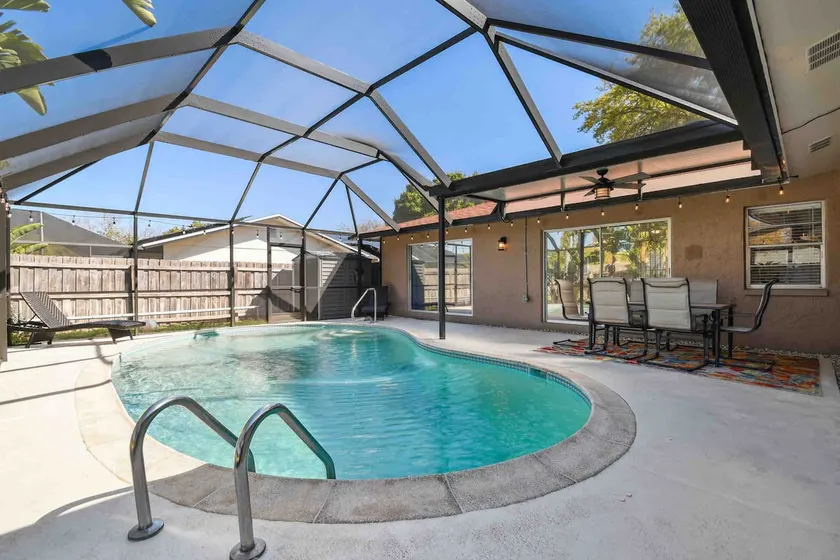 Heated Pool. 7.5 miles to Honeymoon Island. - Image 1