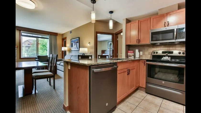 Falcon Crest Lodge 1BR 1Pullout Kitchen Hot Tub - Image 1